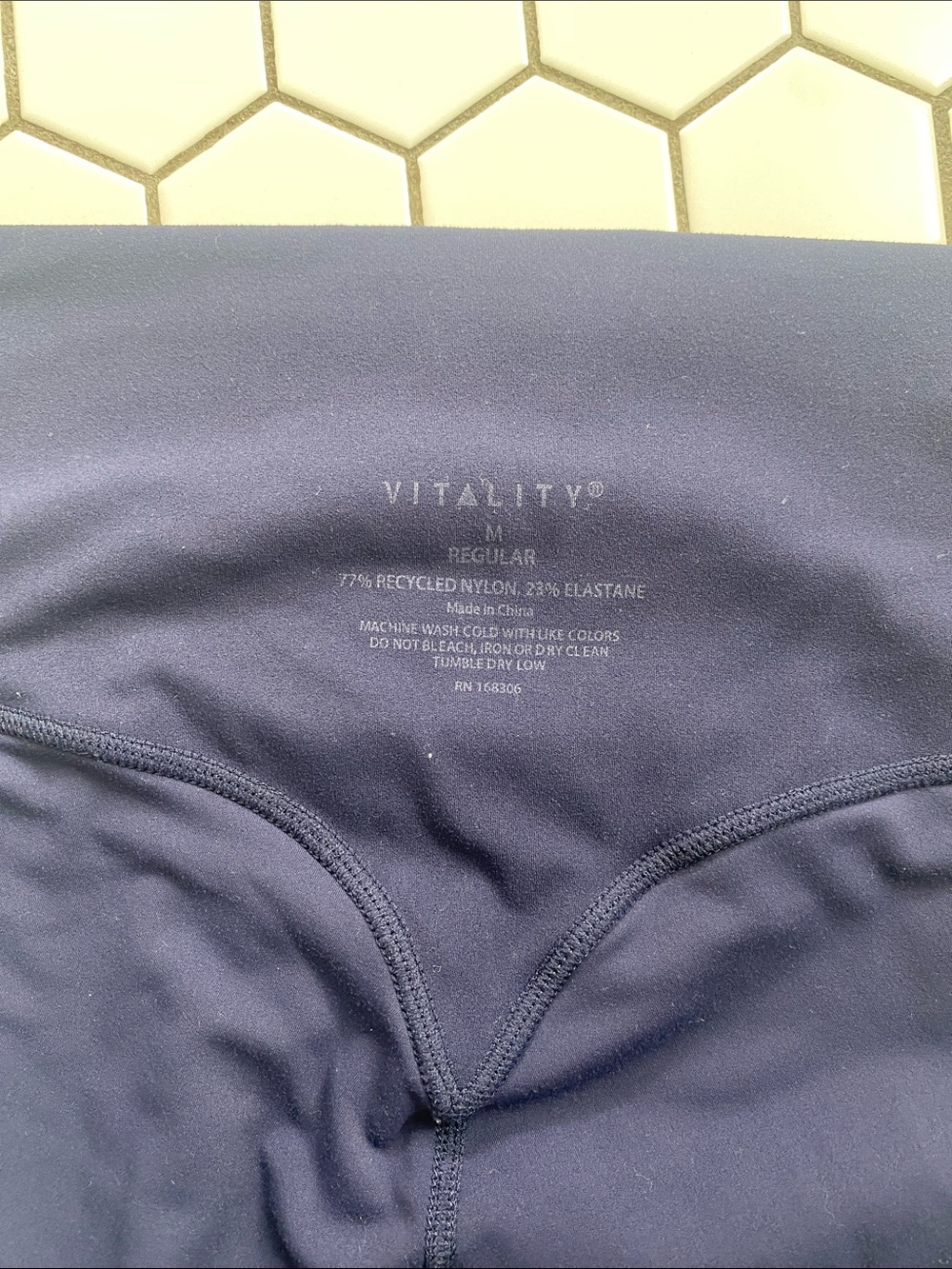 VITALITY Cloud II set: leggings, tee, sports bra - Picture 7 of 11